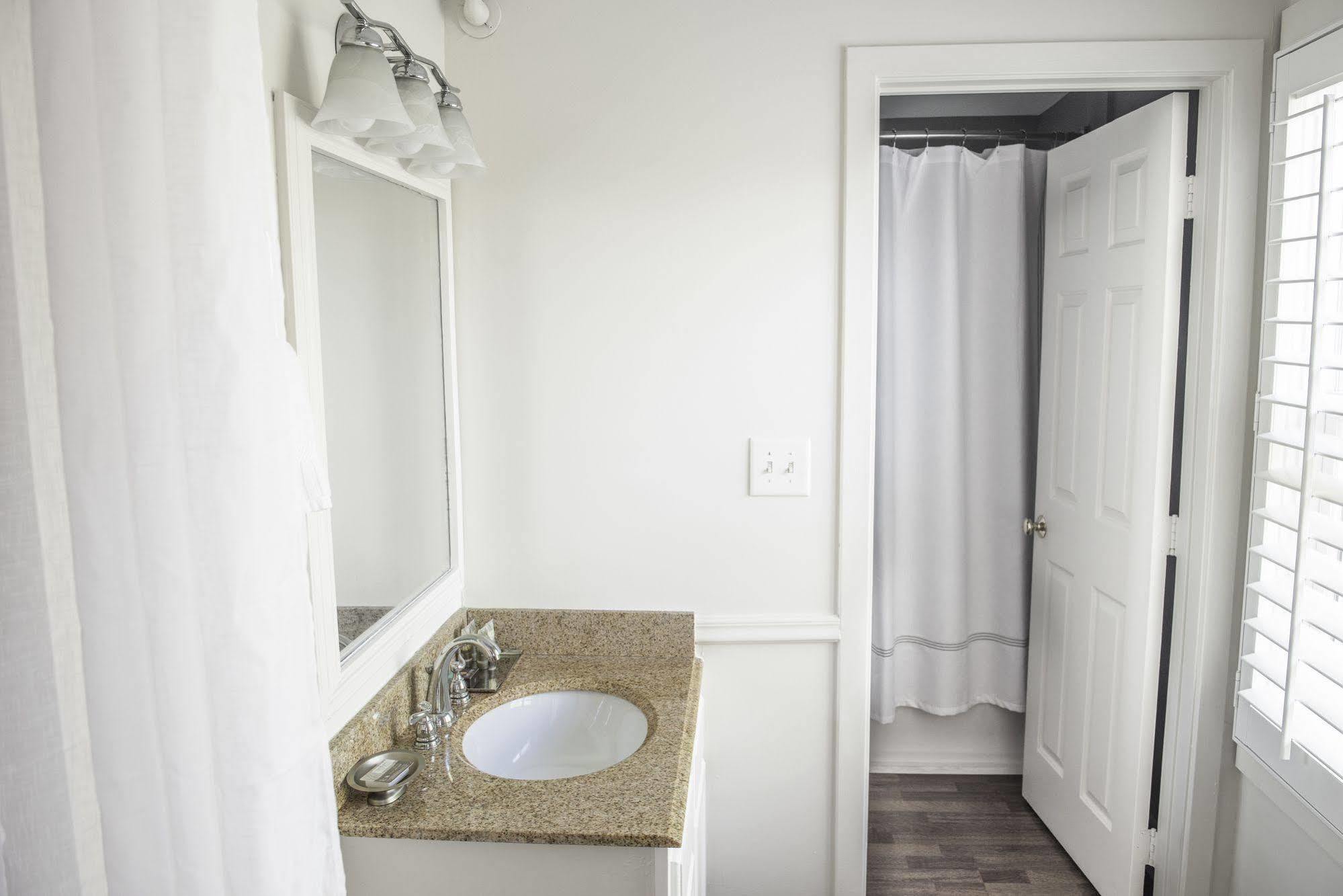 אדגרטאון Vineyard Square Hotel And Suites מראה חיצוני תמונה