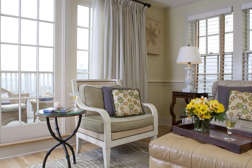 אדגרטאון Vineyard Square Hotel And Suites מראה חיצוני תמונה